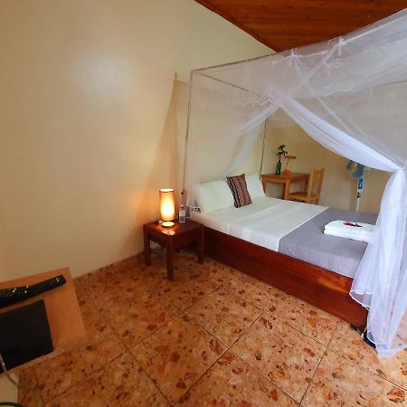 Annas Bed And Breakfast Entebbe Esterno foto