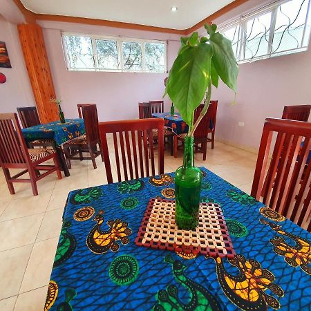 Annas Bed And Breakfast Entebbe Esterno foto