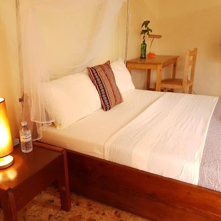 Annas Bed And Breakfast Entebbe Esterno foto