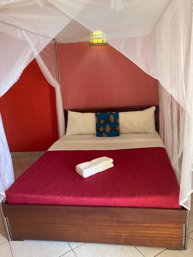 Annas Bed And Breakfast Entebbe Esterno foto