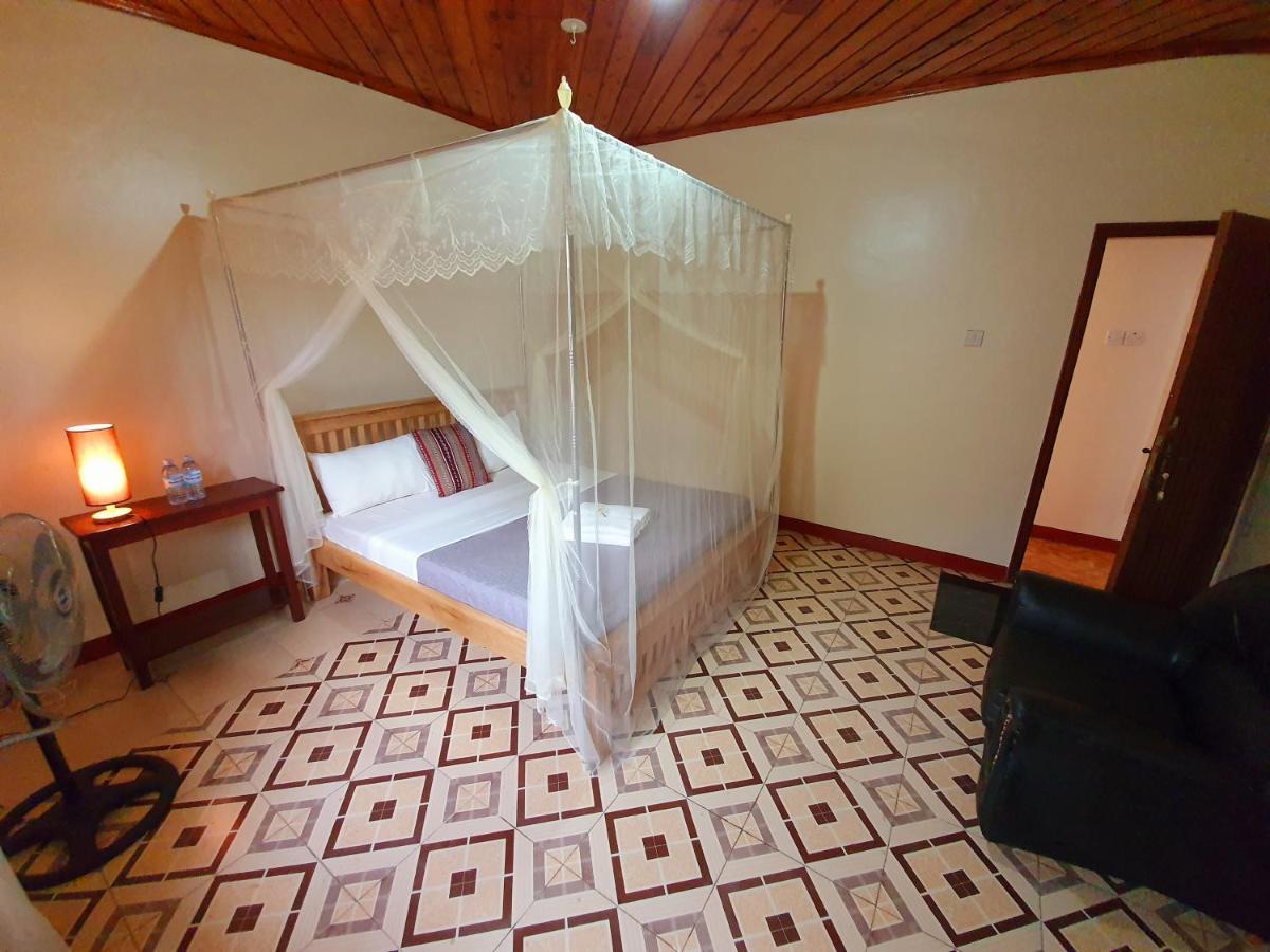 Annas Bed And Breakfast Entebbe Esterno foto