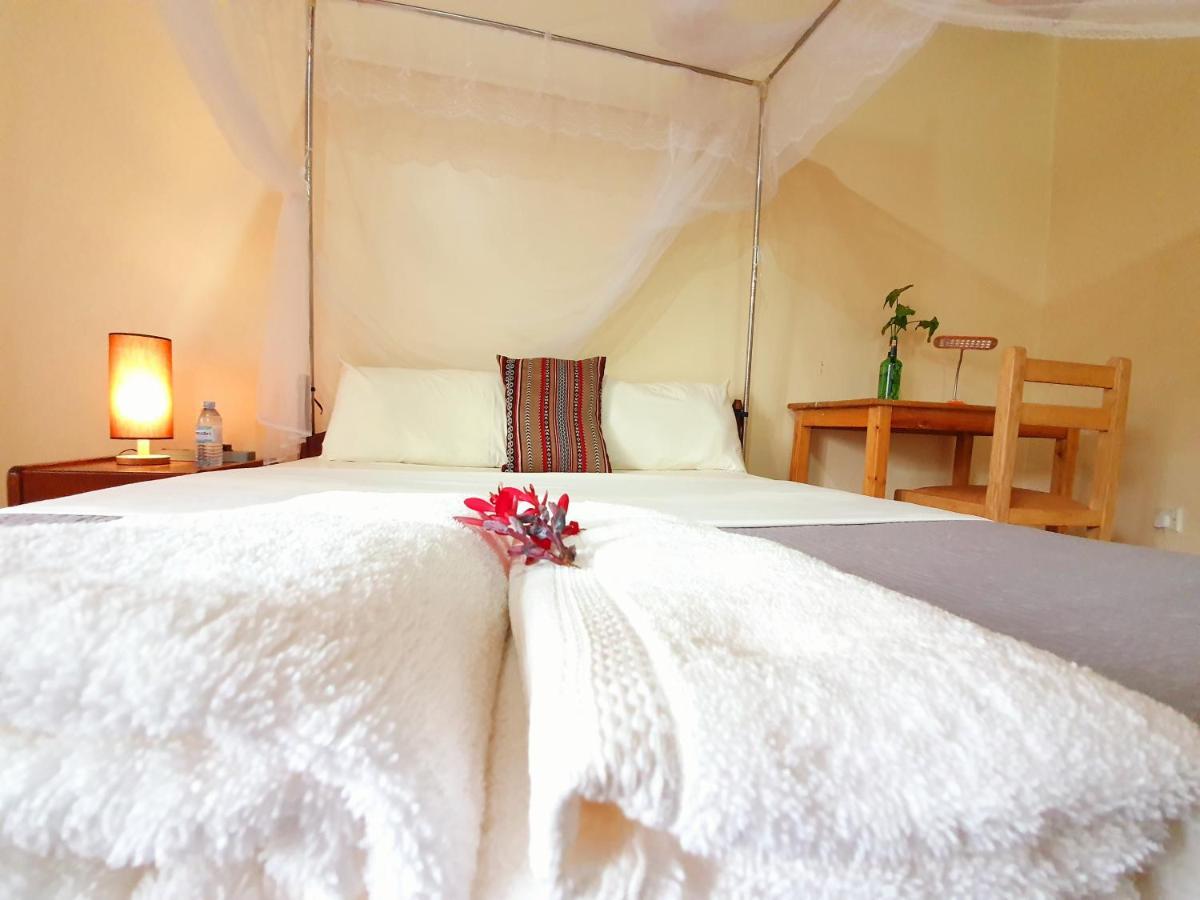 Annas Bed And Breakfast Entebbe Esterno foto