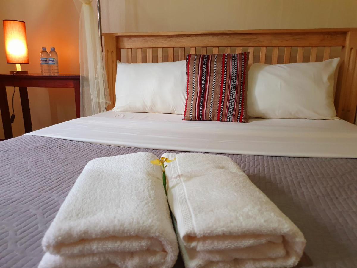 Annas Bed And Breakfast Entebbe Esterno foto