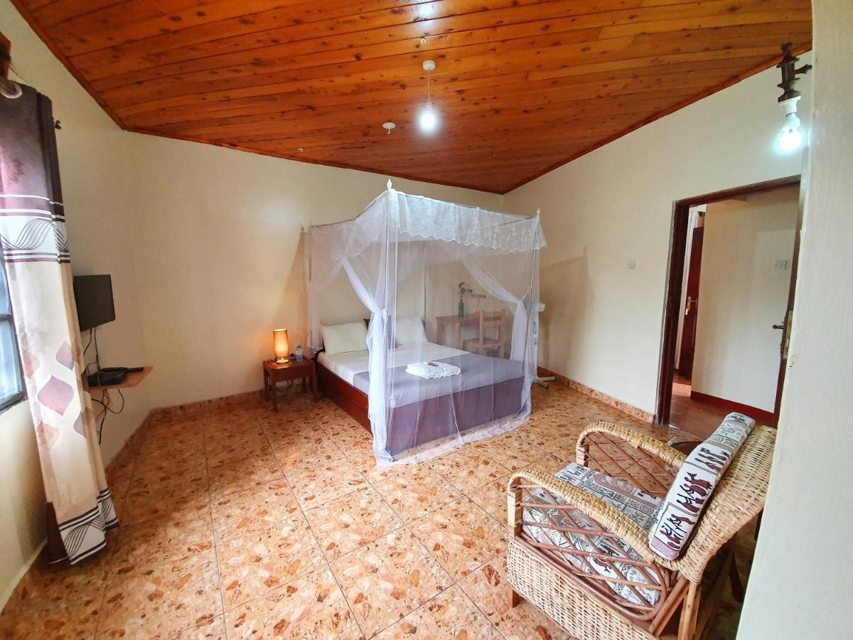 Annas Bed And Breakfast Entebbe Esterno foto
