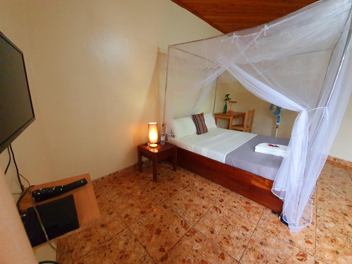 Annas Bed And Breakfast Entebbe Esterno foto