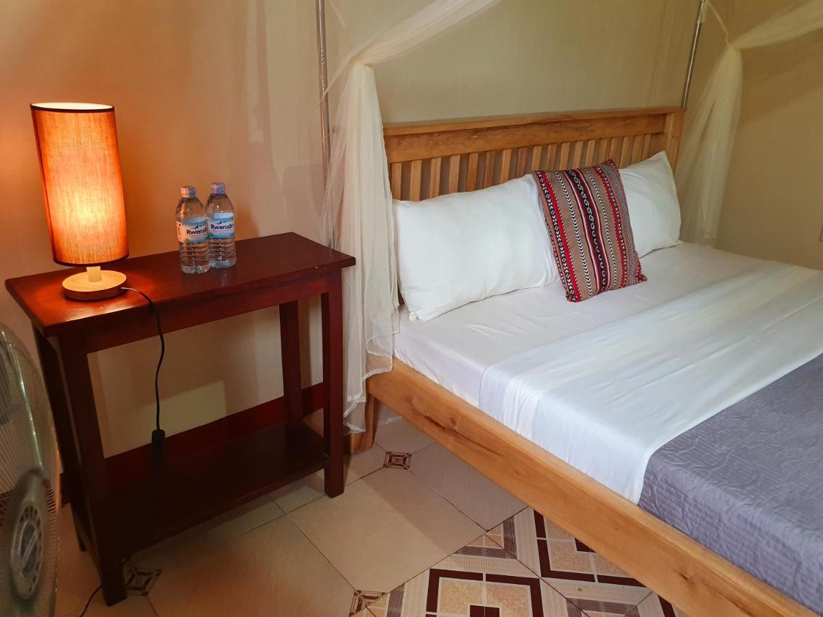 Annas Bed And Breakfast Entebbe Esterno foto