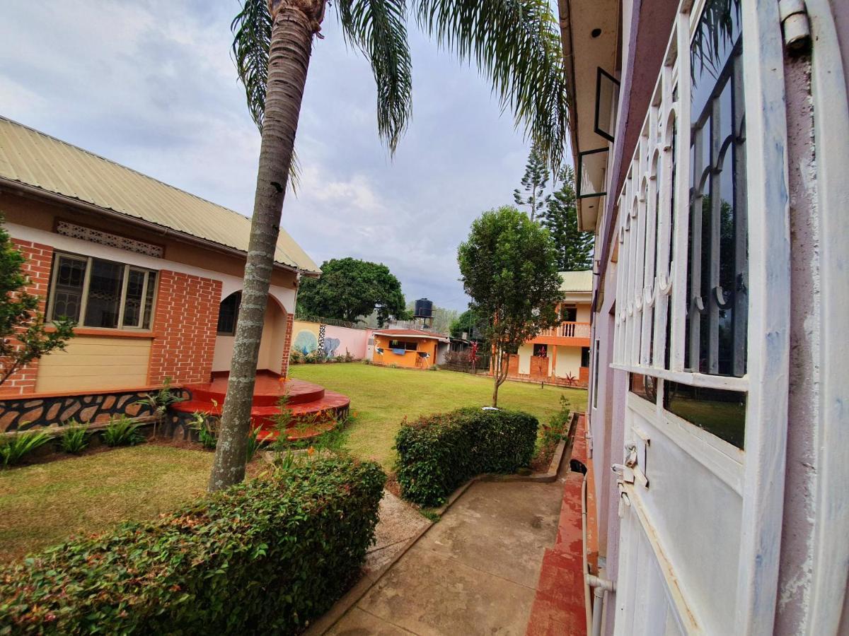Annas Bed And Breakfast Entebbe Esterno foto