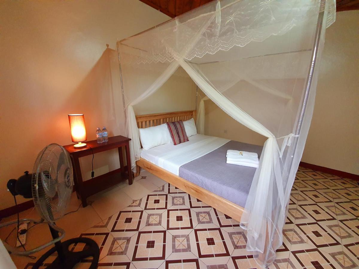 Annas Bed And Breakfast Entebbe Esterno foto