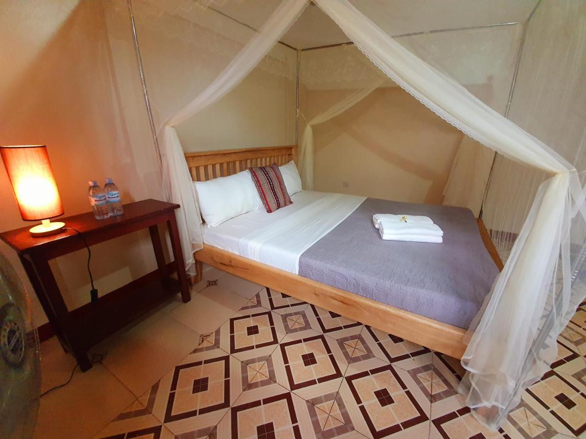 Annas Bed And Breakfast Entebbe Esterno foto