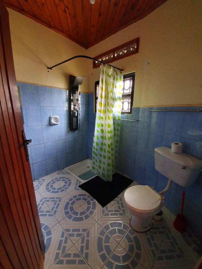 Annas Bed And Breakfast Entebbe Esterno foto