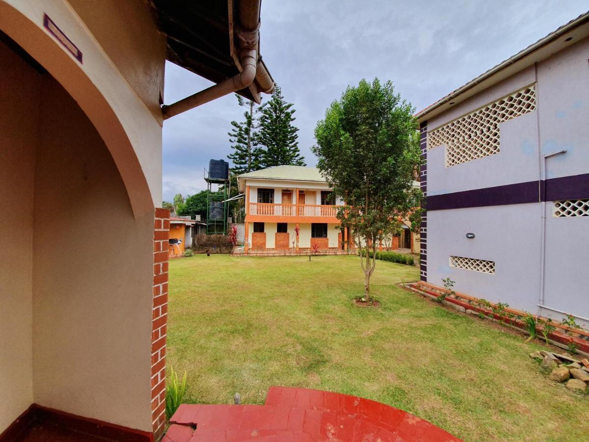 Annas Bed And Breakfast Entebbe Esterno foto
