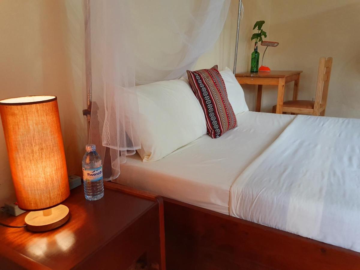 Annas Bed And Breakfast Entebbe Esterno foto