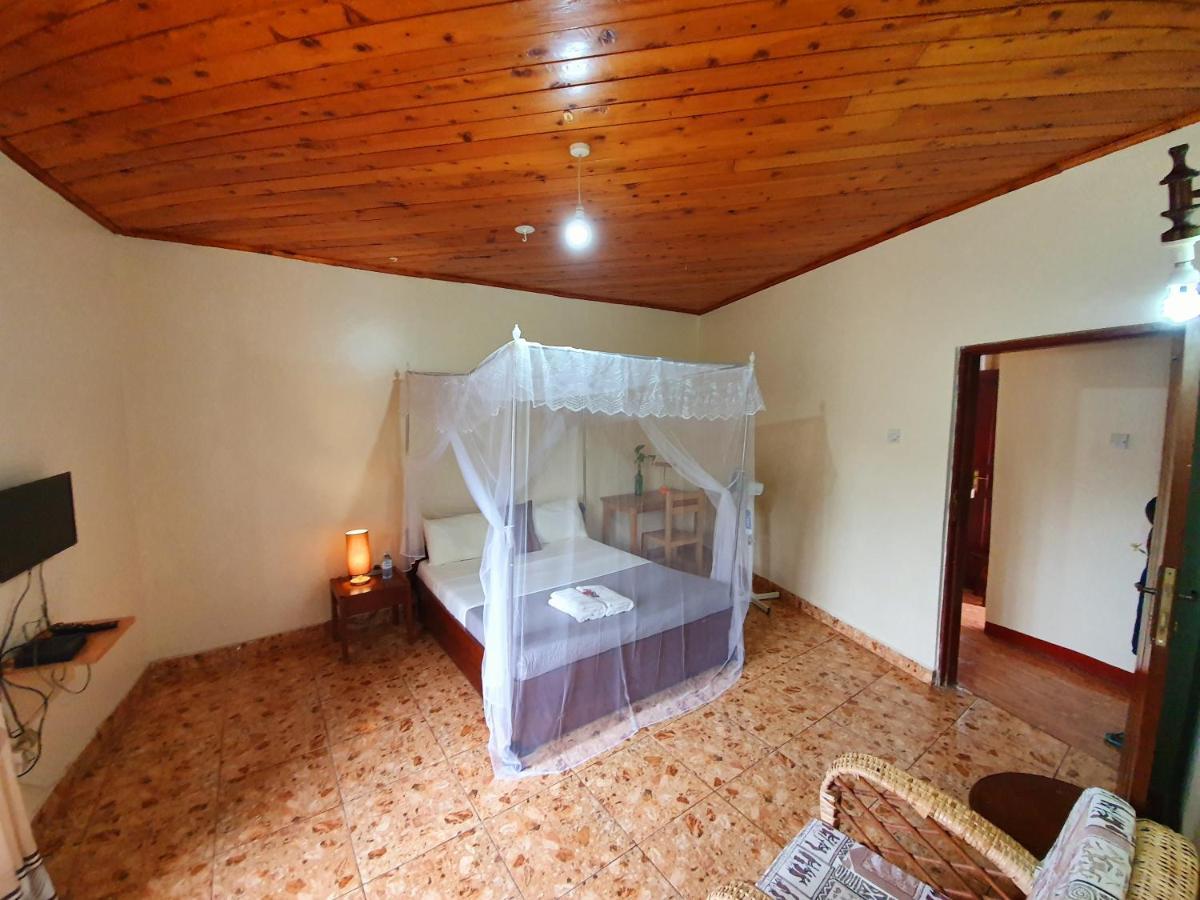 Annas Bed And Breakfast Entebbe Esterno foto