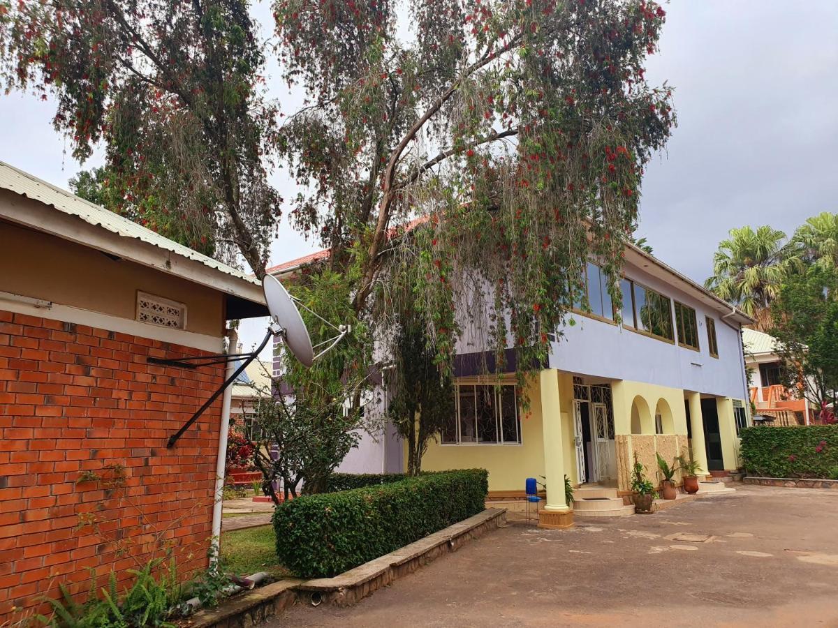 Annas Bed And Breakfast Entebbe Esterno foto