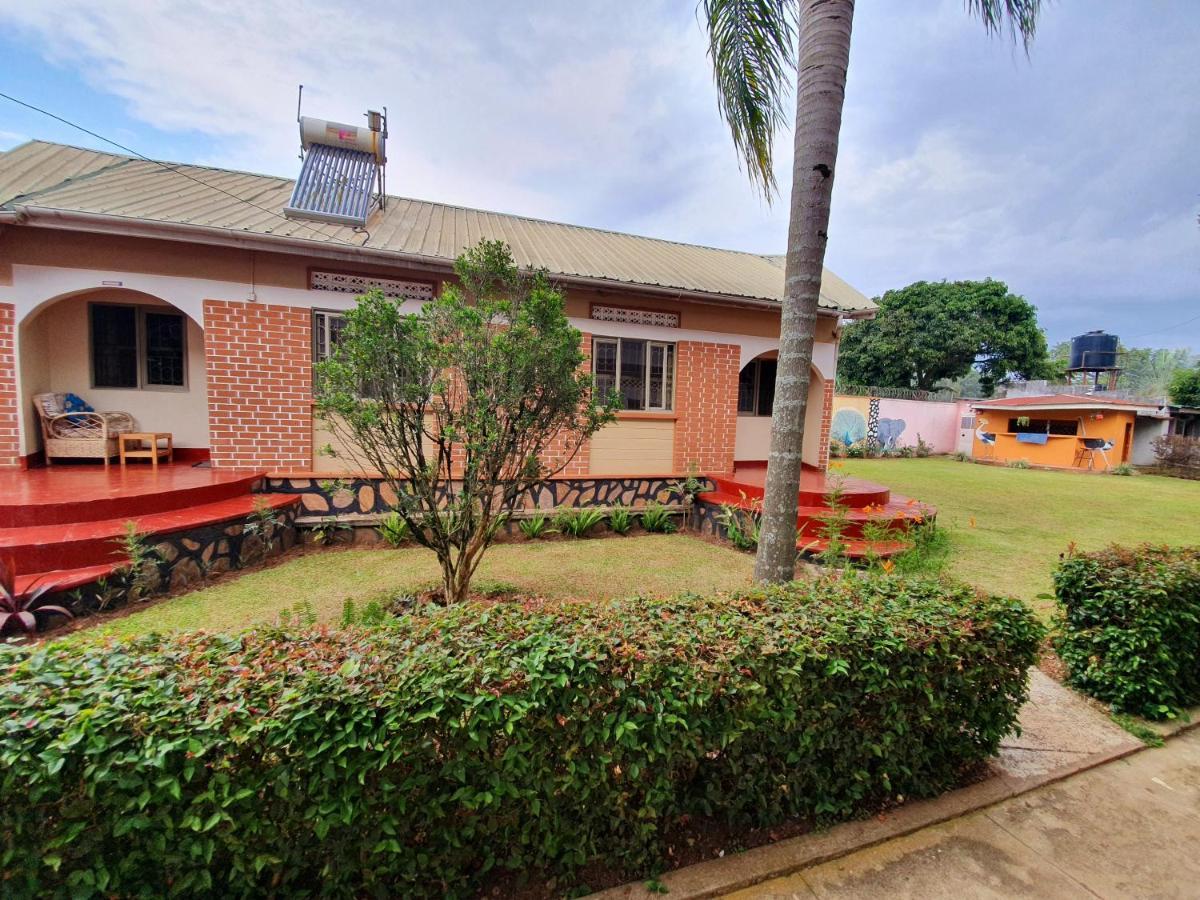 Annas Bed And Breakfast Entebbe Esterno foto