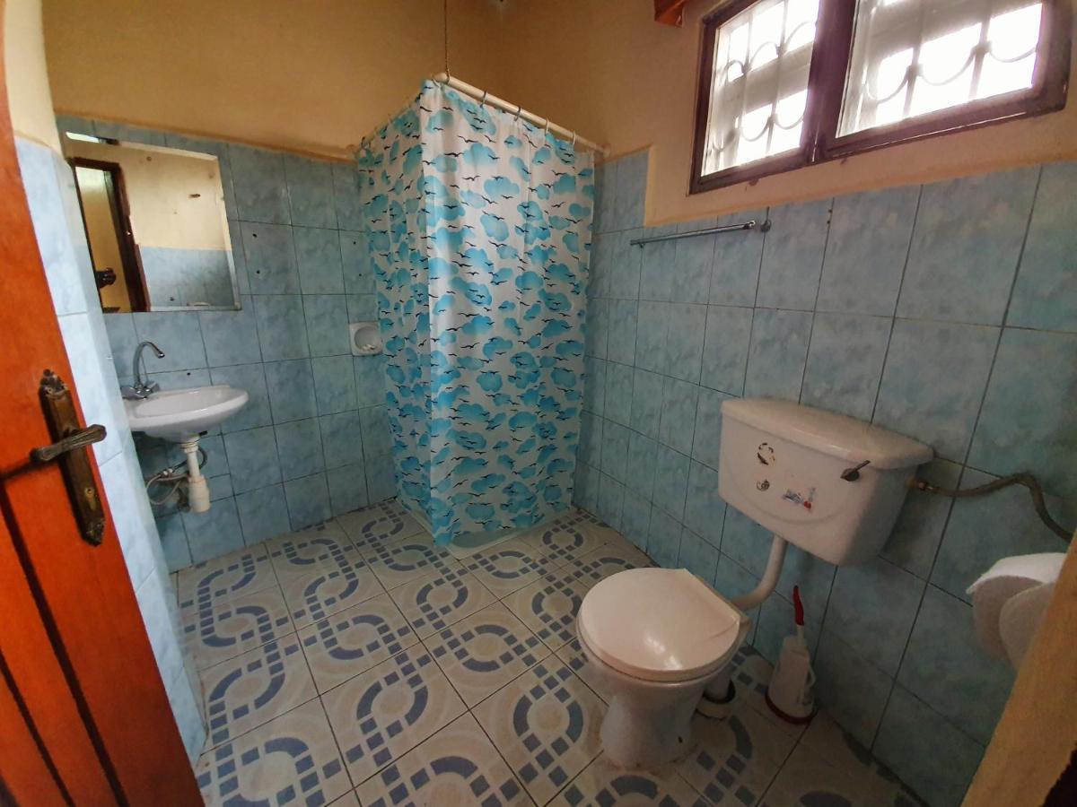 Annas Bed And Breakfast Entebbe Esterno foto