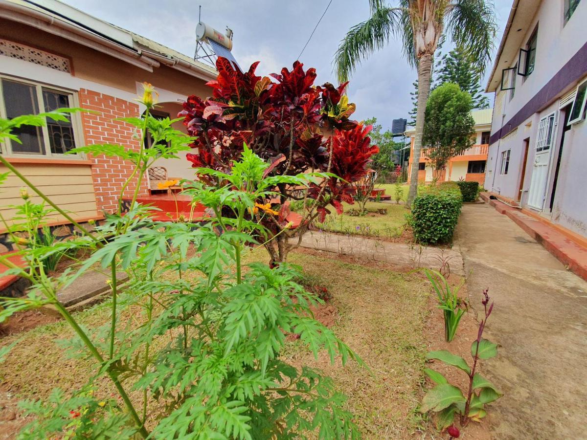 Annas Bed And Breakfast Entebbe Esterno foto