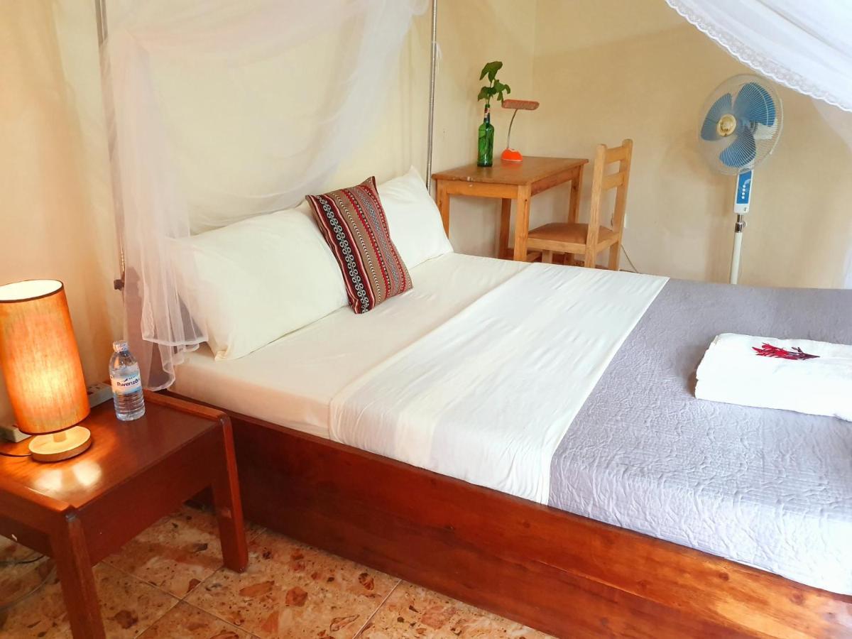 Annas Bed And Breakfast Entebbe Esterno foto
