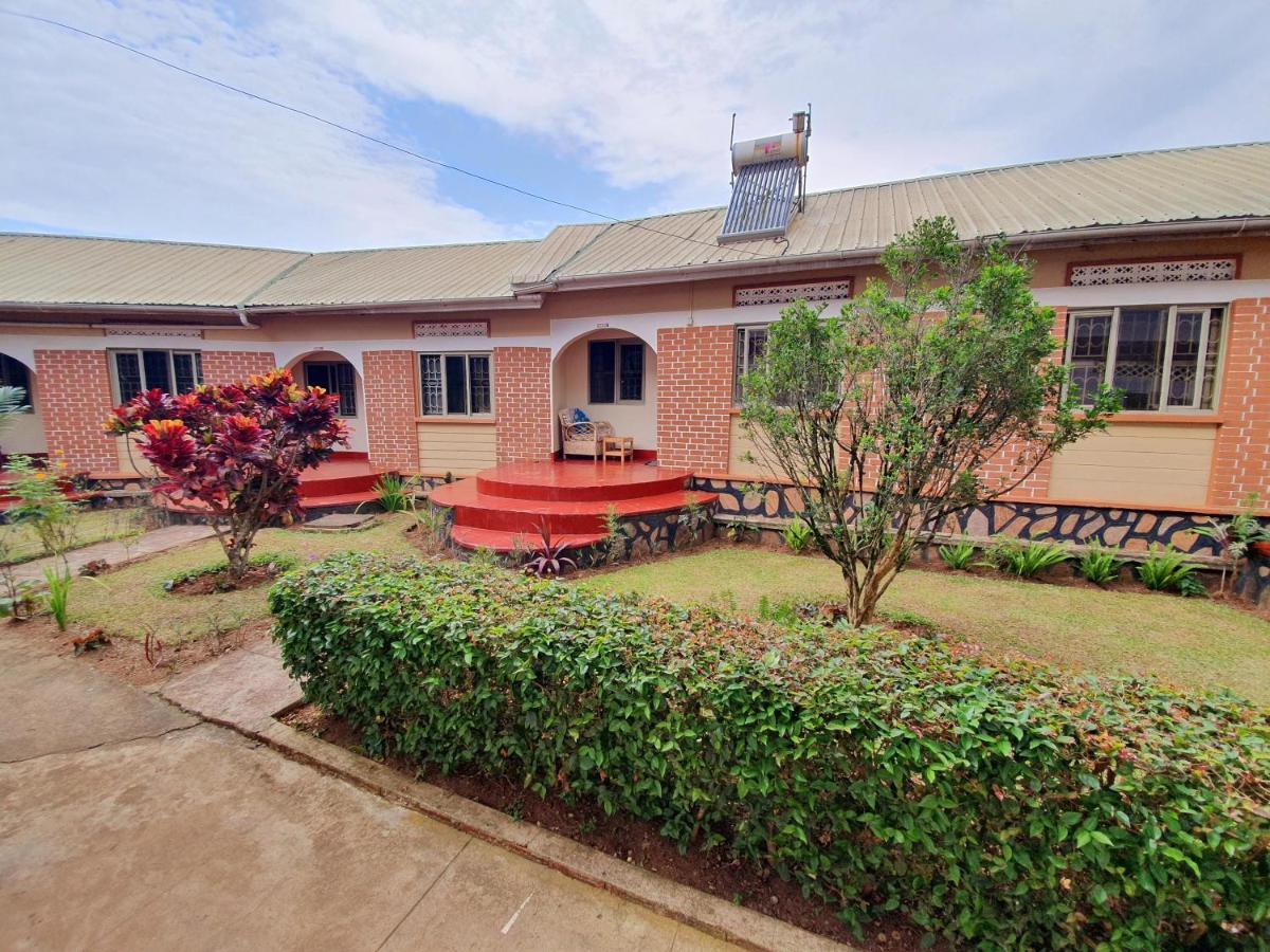 Annas Bed And Breakfast Entebbe Esterno foto