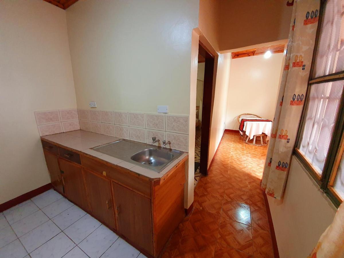 Annas Bed And Breakfast Entebbe Esterno foto
