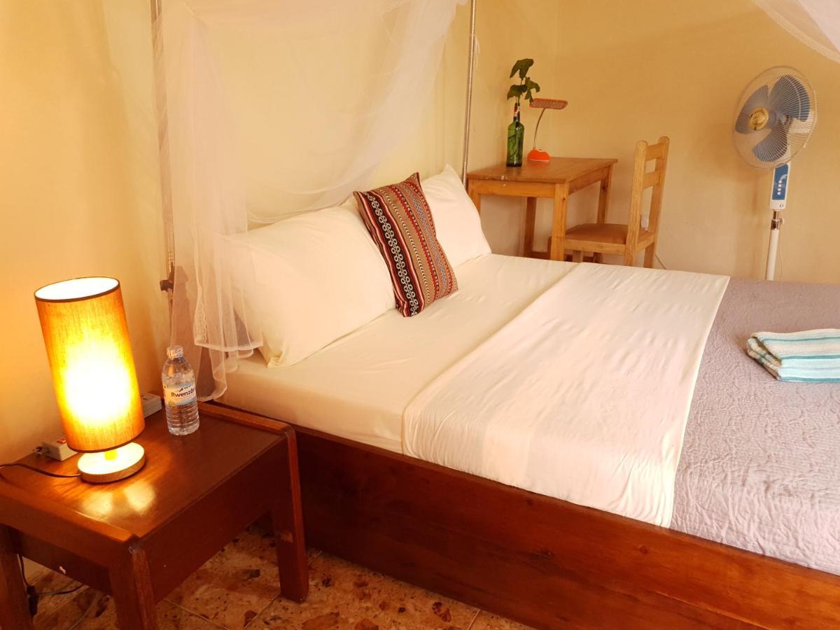 Annas Bed And Breakfast Entebbe Esterno foto